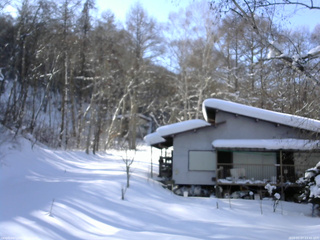 長野県菅平高原 ゆたか山荘 西側(坂上) 2026/01/27 13:45