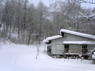 長野県菅平高原 ゆたか山荘 西側(坂上) 2026/01/28 07:15