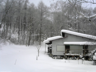 長野県菅平高原 ゆたか山荘 西側(坂上) 2026/01/28 07:45