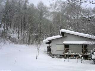 長野県菅平高原 ゆたか山荘 西側(坂上) 2026/01/28 08:45