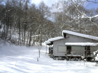 長野県菅平高原 ゆたか山荘 西側(坂上) 2026/01/29 12:00