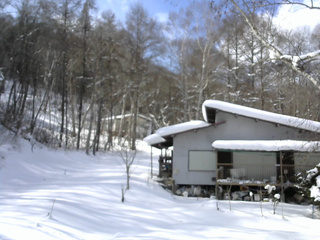長野県菅平高原 ゆたか山荘 西側(坂上) 2026/02/02 12:15