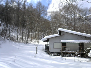長野県菅平高原 ゆたか山荘 西側(坂上) 2026/02/02 13:00