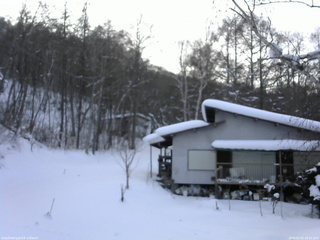 長野県菅平高原 ゆたか山荘 西側(坂上) 2026/02/02 16:15