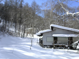 長野県菅平高原 ゆたか山荘 西側(坂上) 2026/02/03 12:45