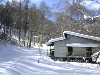 長野県菅平高原 ゆたか山荘 西側(坂上) 2026/02/03 13:00