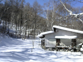 長野県菅平高原 ゆたか山荘 西側(坂上) 2026/02/04 10:45