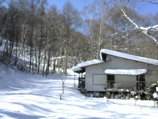 長野県菅平高原 ゆたか山荘 西側(坂上) 2026/02/04 11:45