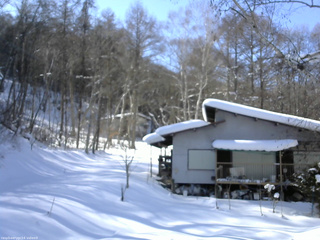長野県菅平高原 ゆたか山荘 西側(坂上) 2026/02/04 13:30