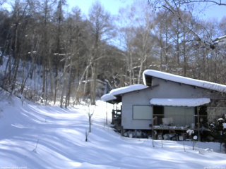 長野県菅平高原 ゆたか山荘 西側(坂上) 2026/02/04 13:45