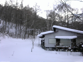 長野県菅平高原 ゆたか山荘 西側(坂上) 2026/02/04 16:00