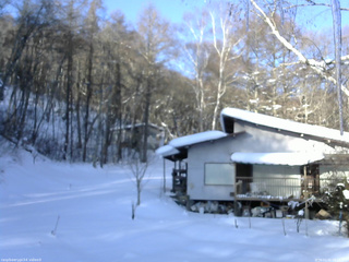 長野県菅平高原 ゆたか山荘 西側(坂上) 2026/02/05 08:15