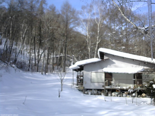 長野県菅平高原 ゆたか山荘 西側(坂上) 2026/02/05 09:45