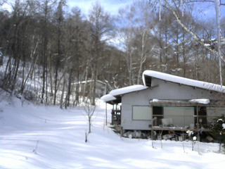 長野県菅平高原 ゆたか山荘 西側(坂上) 2026/02/05 12:15