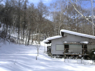 長野県菅平高原 ゆたか山荘 西側(坂上) 2026/02/05 12:30