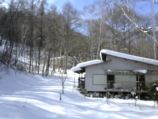 長野県菅平高原 ゆたか山荘 西側(坂上) 2026/02/05 12:45