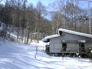 長野県菅平高原 ゆたか山荘 西側(坂上) 2026/02/05 13:15