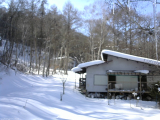 長野県菅平高原 ゆたか山荘 西側(坂上) 2026/02/05 13:30