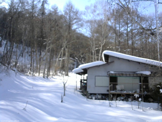 長野県菅平高原 ゆたか山荘 西側(坂上) 2026/02/05 13:45
