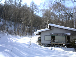 長野県菅平高原 ゆたか山荘 西側(坂上) 2026/02/05 14:15