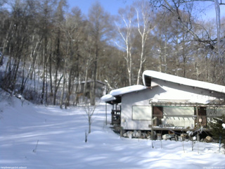 長野県菅平高原 ゆたか山荘 西側(坂上) 2026/02/06 09:30