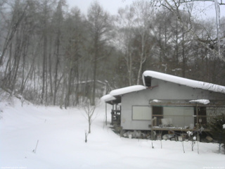 長野県菅平高原 ゆたか山荘 西側(坂上) 2026/02/06 12:45