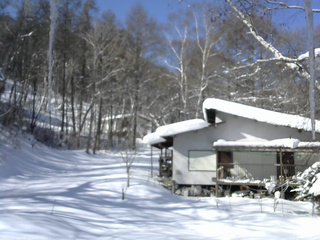 長野県菅平高原 ゆたか山荘 西側(坂上) 2026/02/09 10:30