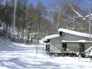 長野県菅平高原 ゆたか山荘 西側(坂上) 2026/02/09 11:15