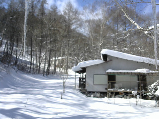 長野県菅平高原 ゆたか山荘 西側(坂上) 2026/02/09 11:45