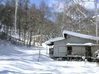 長野県菅平高原 ゆたか山荘 西側(坂上) 2026/02/09 12:00