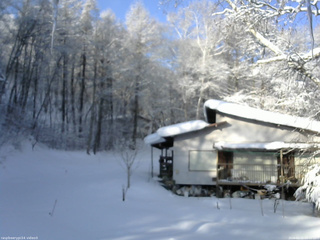長野県菅平高原 ゆたか山荘 西側(坂上) 2026/02/12 08:00
