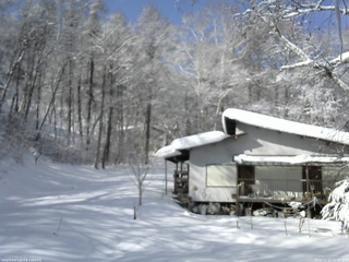長野県菅平高原 ゆたか山荘 西側(坂上) 2026/02/12 10:00