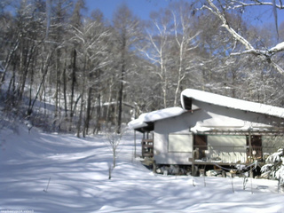 長野県菅平高原 ゆたか山荘 西側(坂上) 2026/02/13 09:45