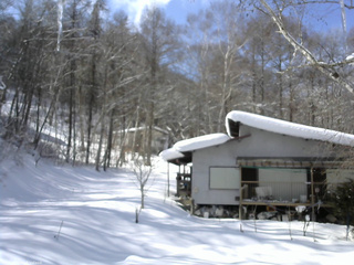 長野県菅平高原 ゆたか山荘 西側(坂上) 2026/02/13 12:30