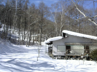 長野県菅平高原 ゆたか山荘 西側(坂上) 2026/02/14 11:00