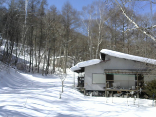 長野県菅平高原 ゆたか山荘 西側(坂上) 2026/02/14 11:45