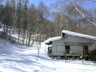 長野県菅平高原 ゆたか山荘 西側(坂上) 2026/02/14 12:15