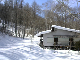 長野県菅平高原 ゆたか山荘 西側(坂上) 2026/02/14 12:45