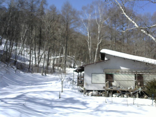 長野県菅平高原 ゆたか山荘 西側(坂上) 2026/02/15 10:45
