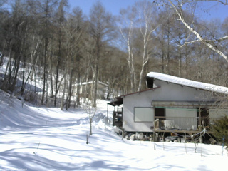 長野県菅平高原 ゆたか山荘 西側(坂上) 2026/02/15 11:30