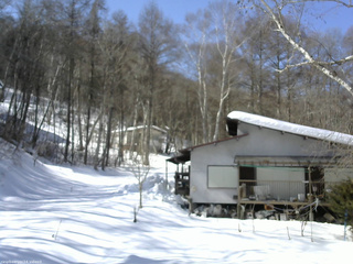 長野県菅平高原 ゆたか山荘 西側(坂上) 2026/02/15 11:45