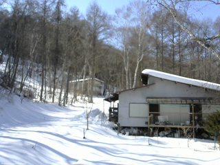 長野県菅平高原 ゆたか山荘 西側(坂上) 2026/02/15 13:15