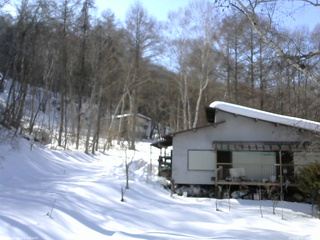 長野県菅平高原 ゆたか山荘 西側(坂上) 2026/02/15 13:45