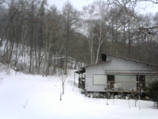 長野県菅平高原 ゆたか山荘 西側(坂上) 2026/02/16 08:00
