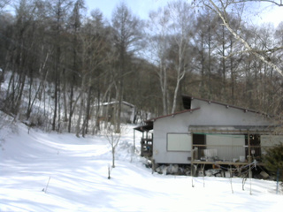 長野県菅平高原 ゆたか山荘 西側(坂上) 2026/02/16 12:00