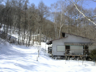 長野県菅平高原 ゆたか山荘 西側(坂上) 2026/02/17 12:00