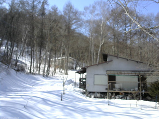 長野県菅平高原 ゆたか山荘 西側(坂上) 2026/02/17 12:45