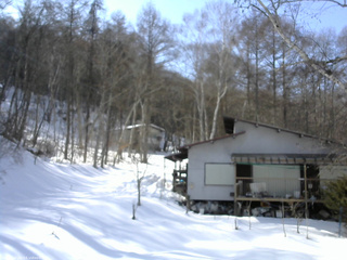 長野県菅平高原 ゆたか山荘 西側(坂上) 2026/02/17 13:45