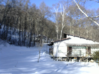 長野県菅平高原 ゆたか山荘 西側(坂上) 2026/02/18 08:00