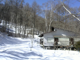 長野県菅平高原 ゆたか山荘 西側(坂上) 2026/02/18 11:00
